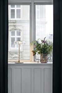 BLOSSI BORDSLAMPA