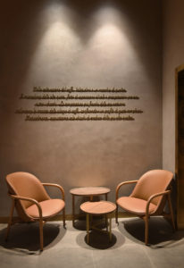 FÅTÖLJ NEVA TRIMMED